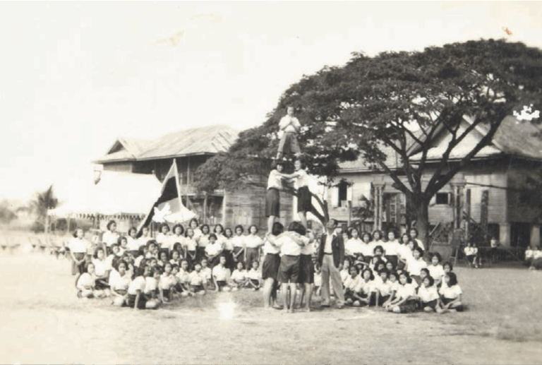 นักเรียนโรงเรียนดัดดรุณี